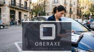 Persona revisando las condiciones para empeñar su coche
